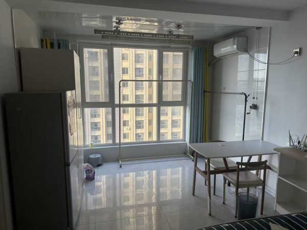 山伟学府电梯11楼35平月租800/月