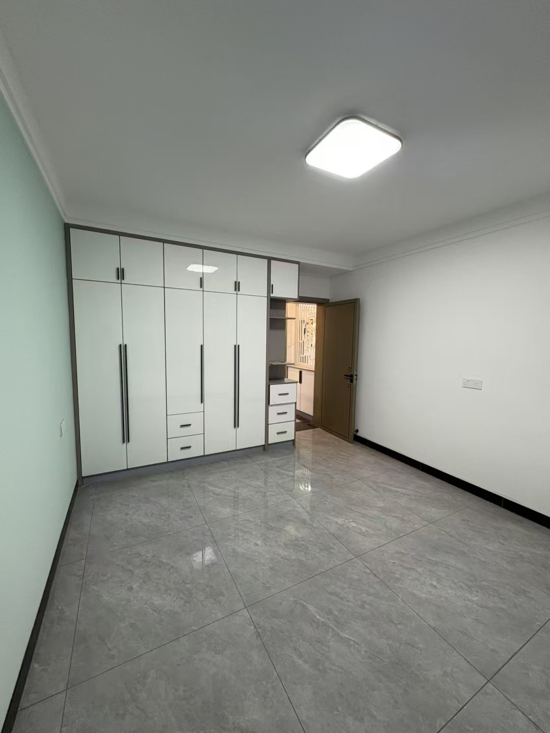 德宏世纪华府电梯12楼121.02平+34.86车位49.8 德宏世纪华府电梯12楼121.02平+34.86车位49.8