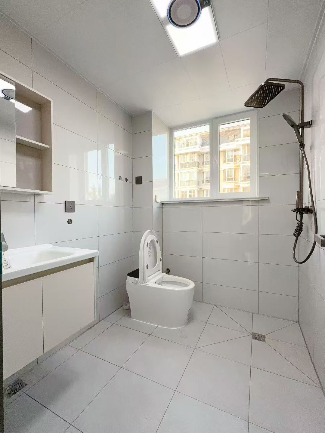 33万两套精装房银海绿洲78.61平 南向26.53车库精装 33万两套精装房银海绿洲78.61平 南向26.53车库精装