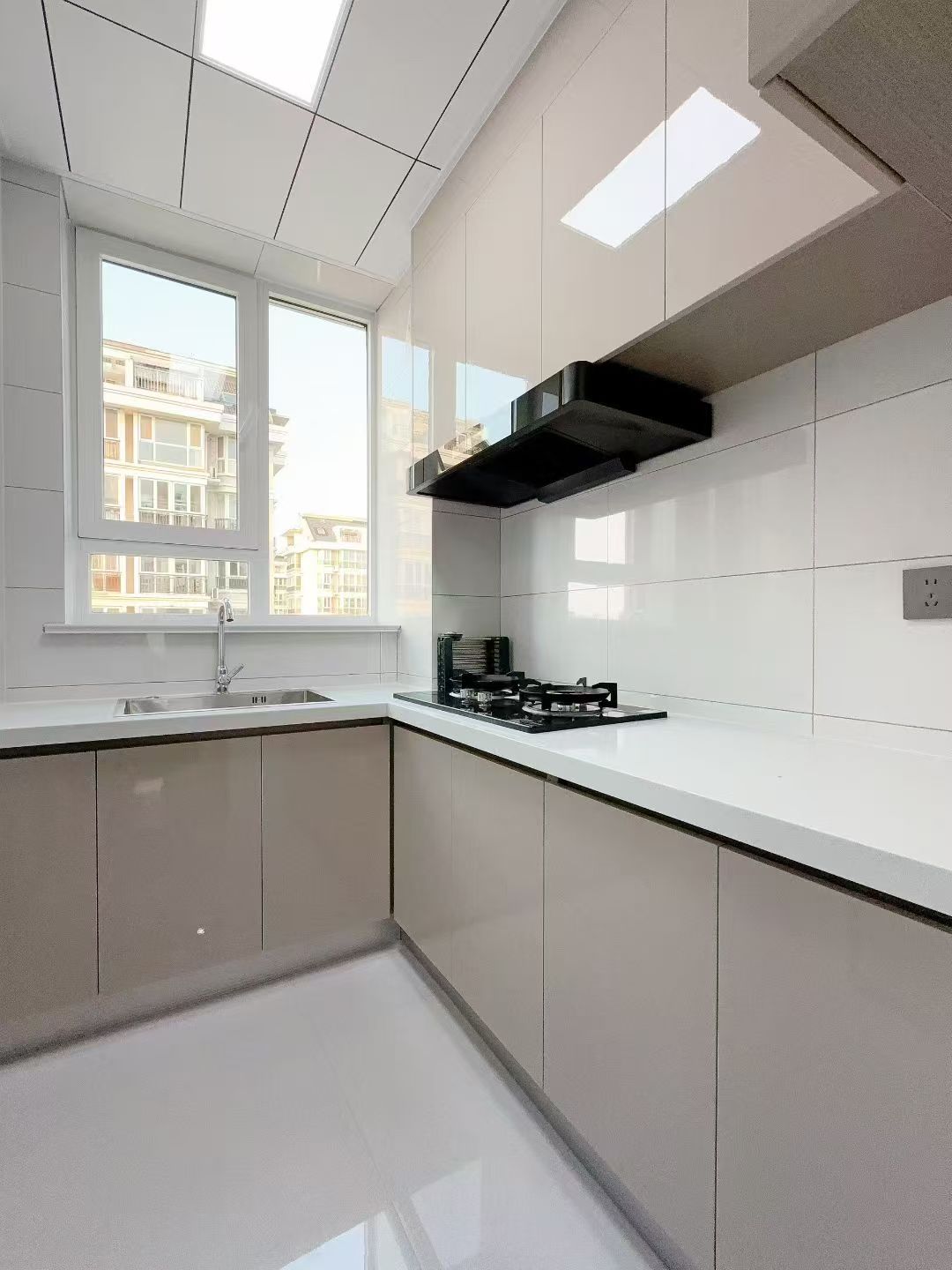 33万两套精装房银海绿洲78.61平 南向26.53车库精装 33万两套精装房银海绿洲78.61平 南向26.53车库精装