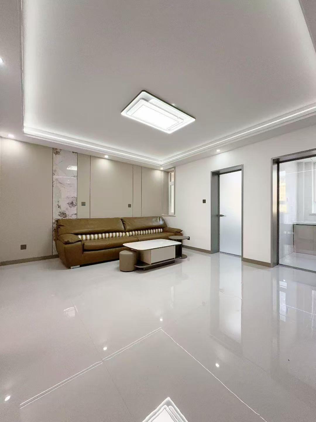 33万两套精装房银海绿洲78.61平 南向26.53车库精装 33万两套精装房银海绿洲78.61平 南向26.53车库精装