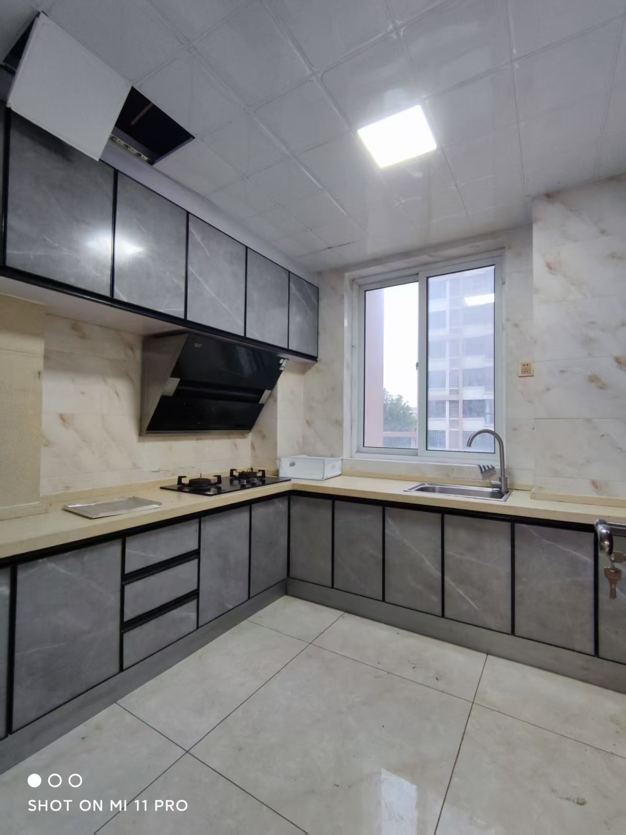 【出租】中央龙湾140平3室月租1700