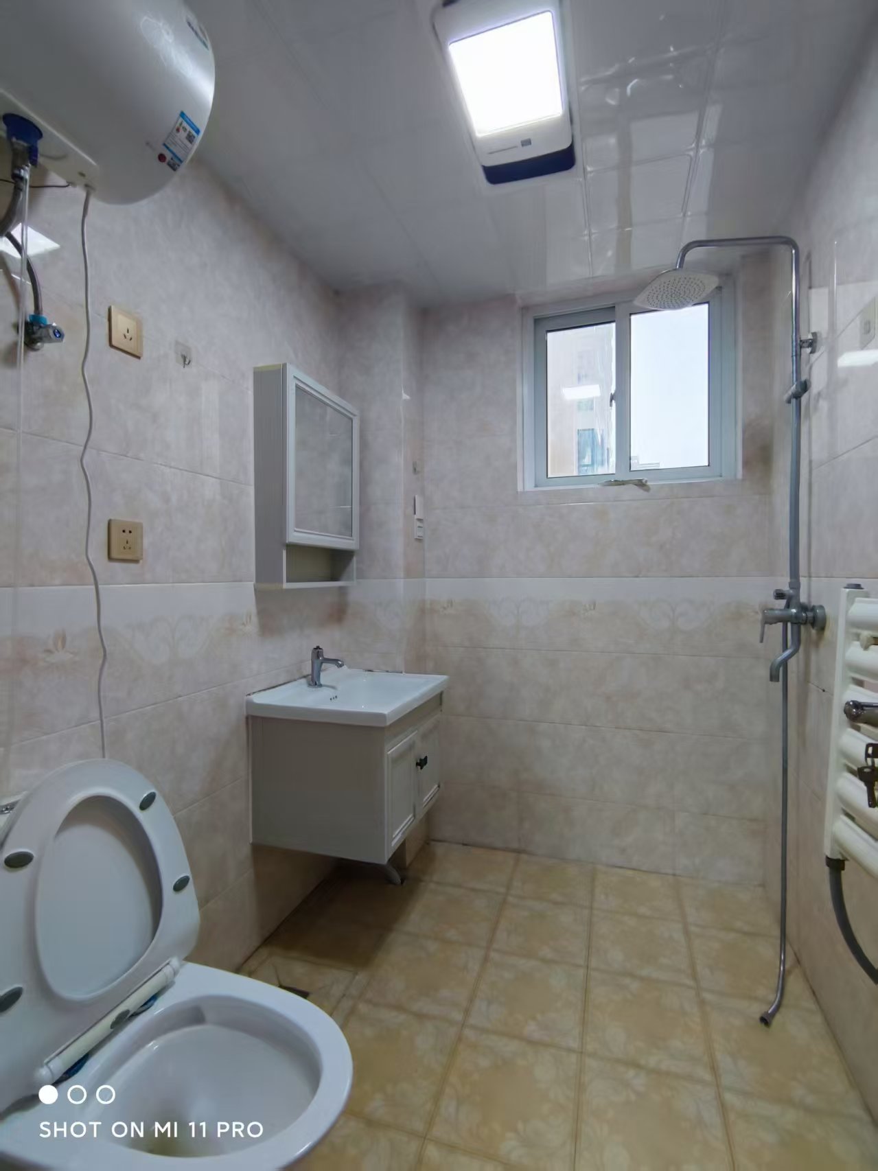 【出租】中央龙湾140平3室月租1700