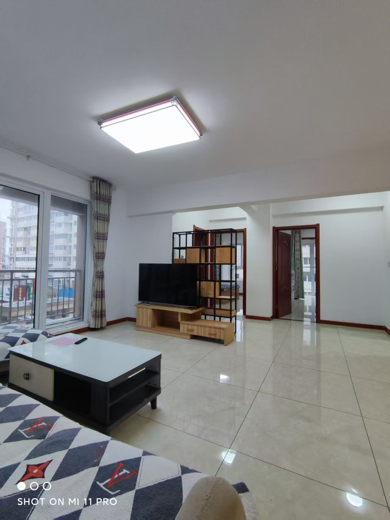 【出租】中央龙湾140平3室月租1700