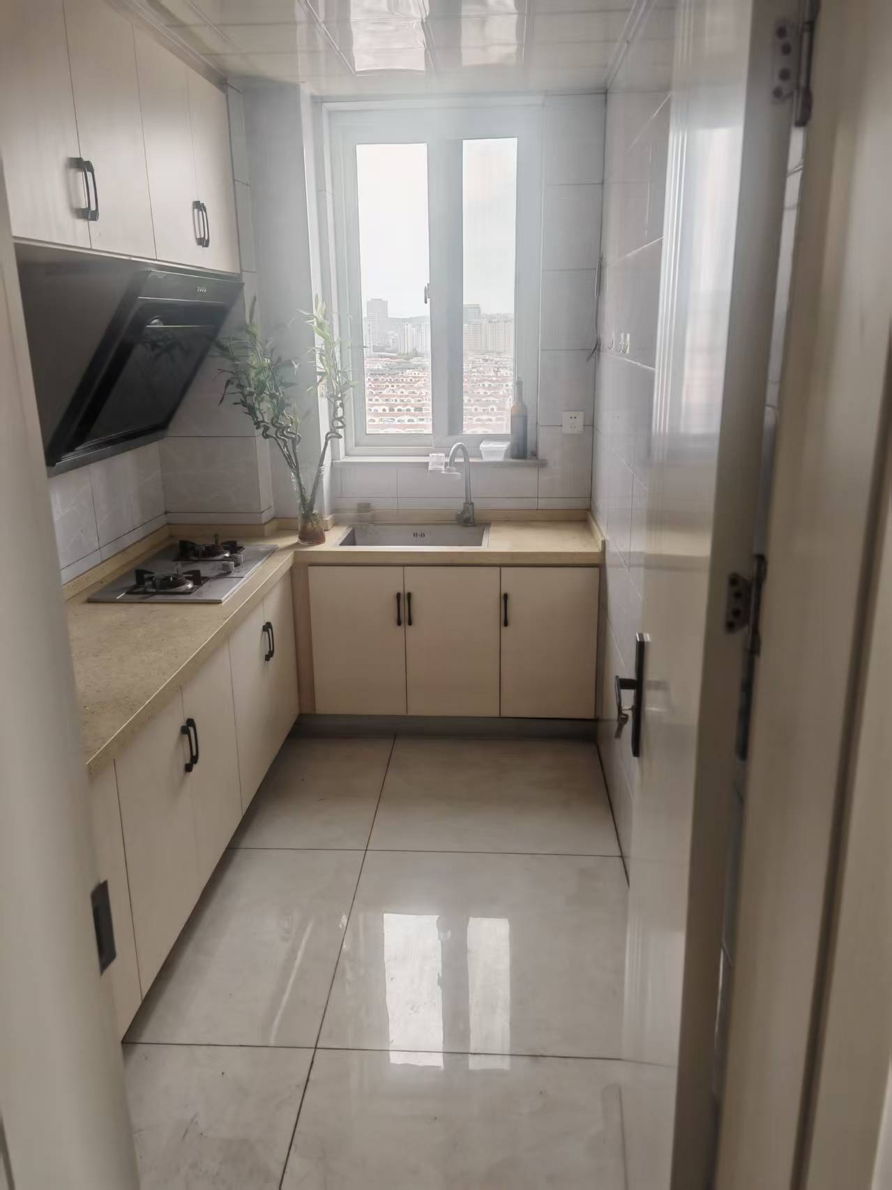 文山书香园70平房屋出租，带草房