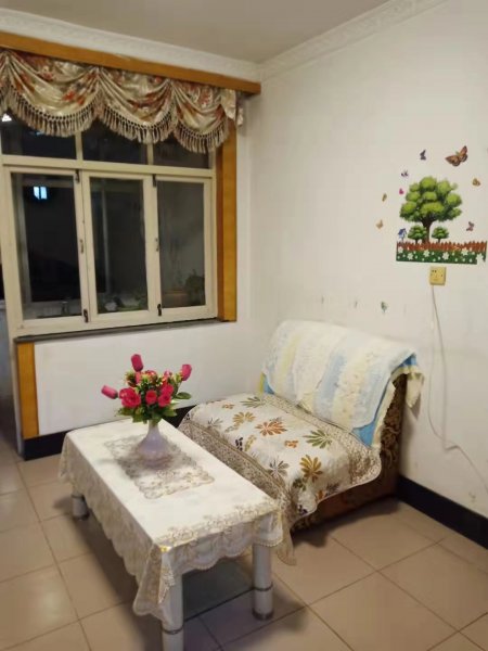 实验中学西,距离中小学幼儿园不足10分钟,距离小市场50米 实验中学西,距离中小学幼儿园不足10分钟,距离小市场50米