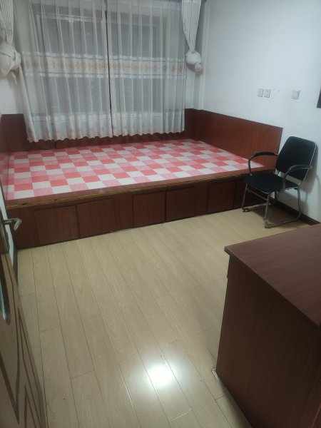 文登三里河小学对面住人一楼出租出售