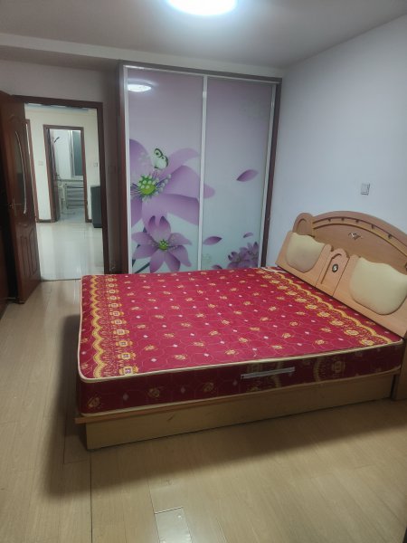 文登三里河小学对面住人一楼出租出售