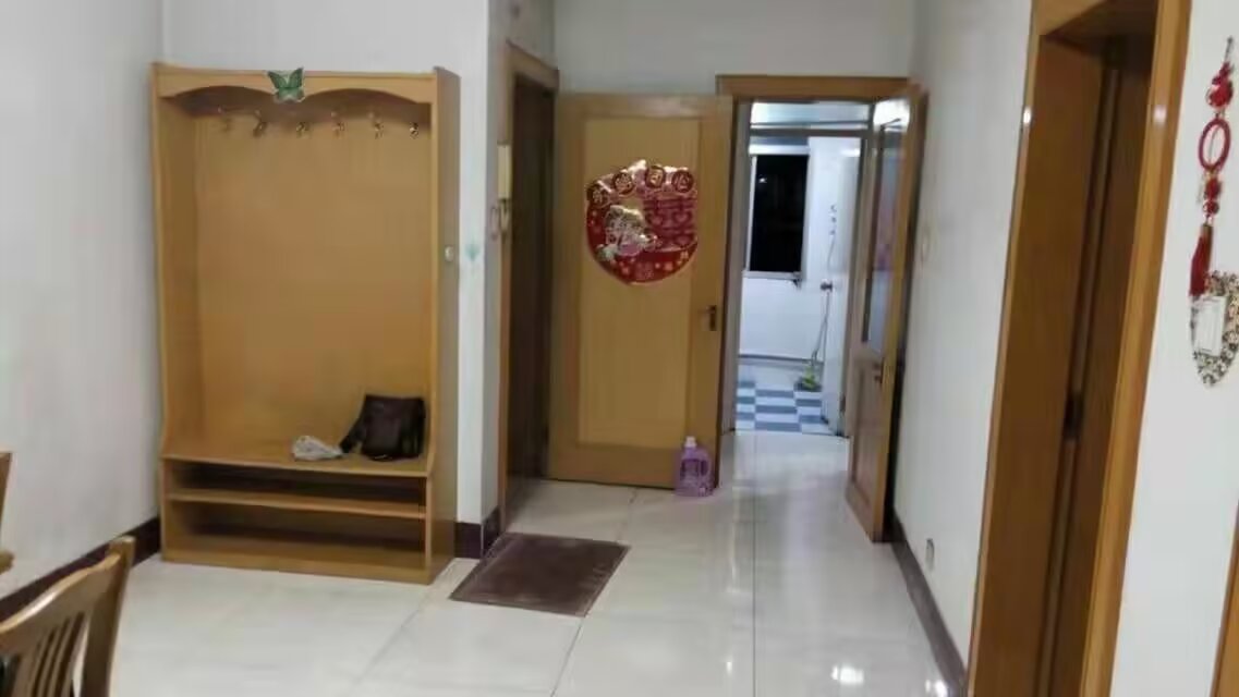 大润发肯德基往北5百米