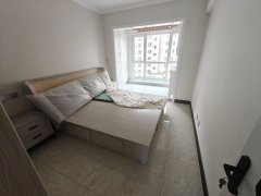 世源峰山御园电梯5楼122平三室两卫67.8万