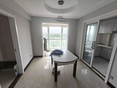 世源峰山御园电梯5楼122平三室两卫67.8万