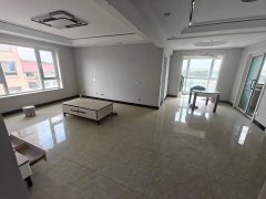 世源峰山御园电梯5楼122平三室两卫67.8万