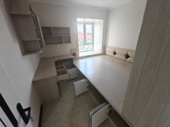 世源峰山御园电梯5楼122平三室两卫67.8万