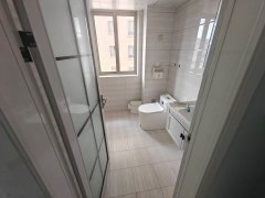 世源峰山御园电梯5楼122平三室两卫67.8万