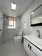 金色年华二期电梯小高层14楼 119.71平三室62.8万