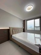 金色年华二期电梯小高层14楼 119.71平三室62.8万