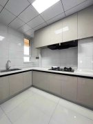 金色年华二期电梯小高层14楼 119.71平三室62.8万