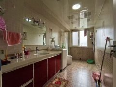 海泰庄园一期 多层一楼东边户180平四室两卫69.8万