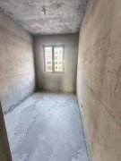 锦华茗邸电梯好楼层136.22平三室两卫63.8万