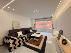 学子街一楼三室精装修120平37万