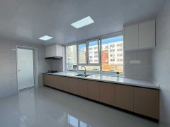 学子街一楼三室精装修120平37万