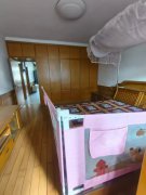 初家园好位置2000年混合结构三楼136.7平30平车库三室