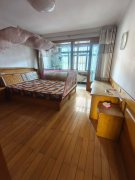 初家园好位置2000年混合结构三楼136.7平30平车库三室