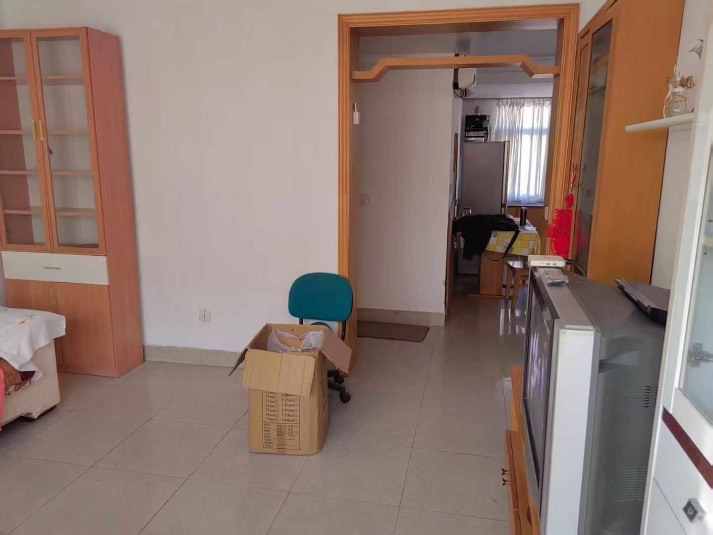 爬山街住人2楼两室500元家具家电齐全 爬山街住人2楼两室500元家具家电齐全