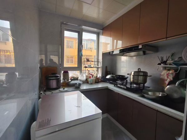 大众完小门口一楼18万 大众完小门口一楼18万