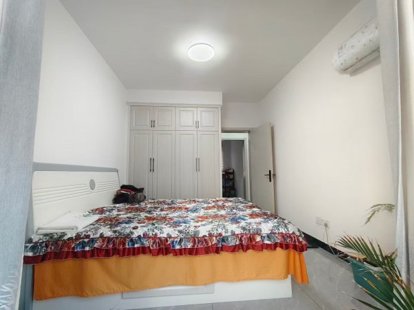 大众完小门口一楼18万 大众完小门口一楼18万