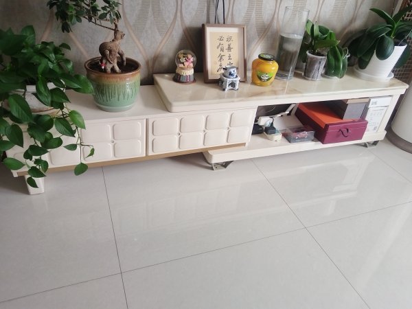 八成新餐桌、电视柜便宜转让