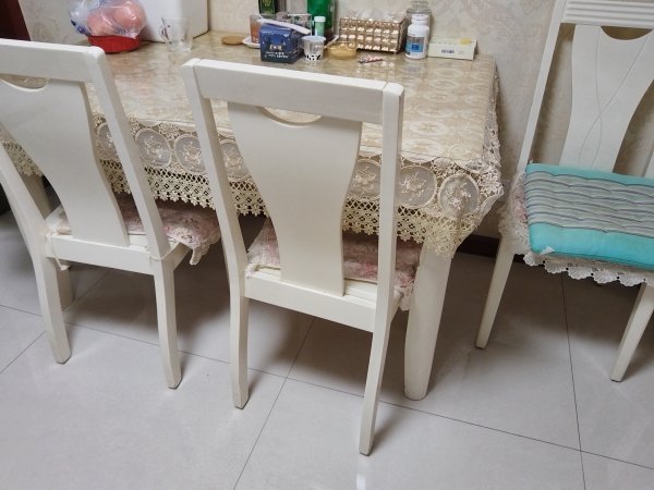 八成新餐桌、电视柜便宜转让