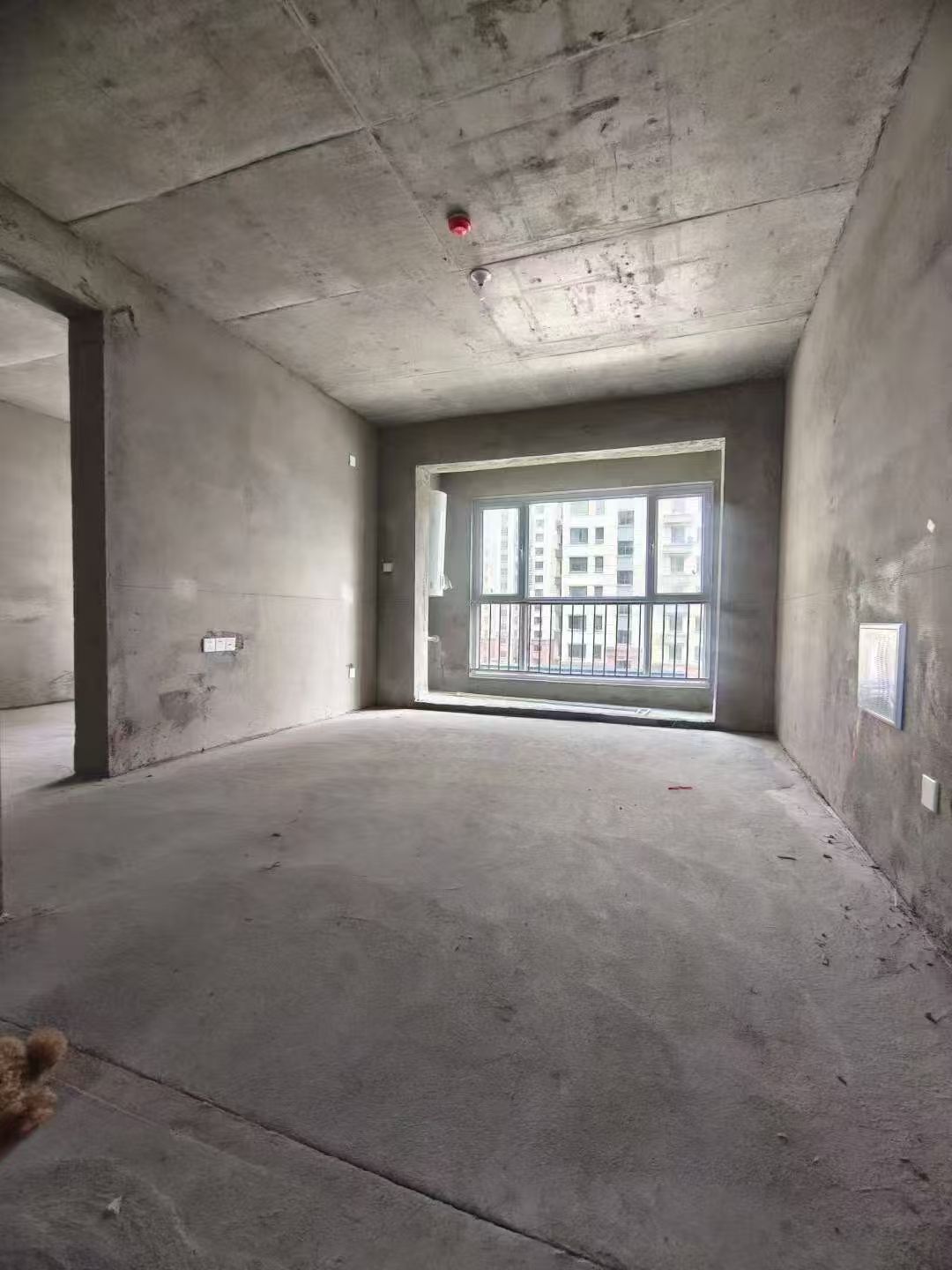 锦绣山城封闭小区119.48平三室地下车位32.9平49.8 锦绣山城封闭小区119.48平三室地下车位32.9平49.8