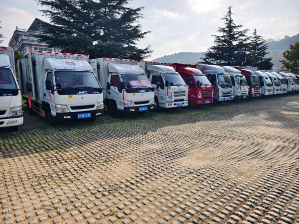 22年新款江铃4.2米箱货多台出售