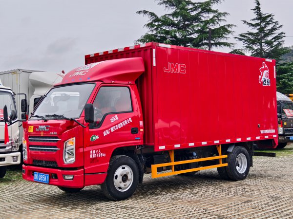 22年新款江铃4.2米箱货多台出售