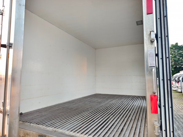 康明斯3.8一排半保温箱货出售