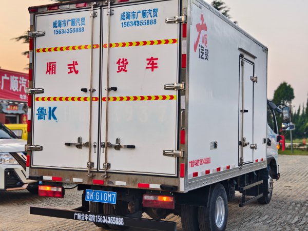 康明斯3.8一排半保温箱货出售