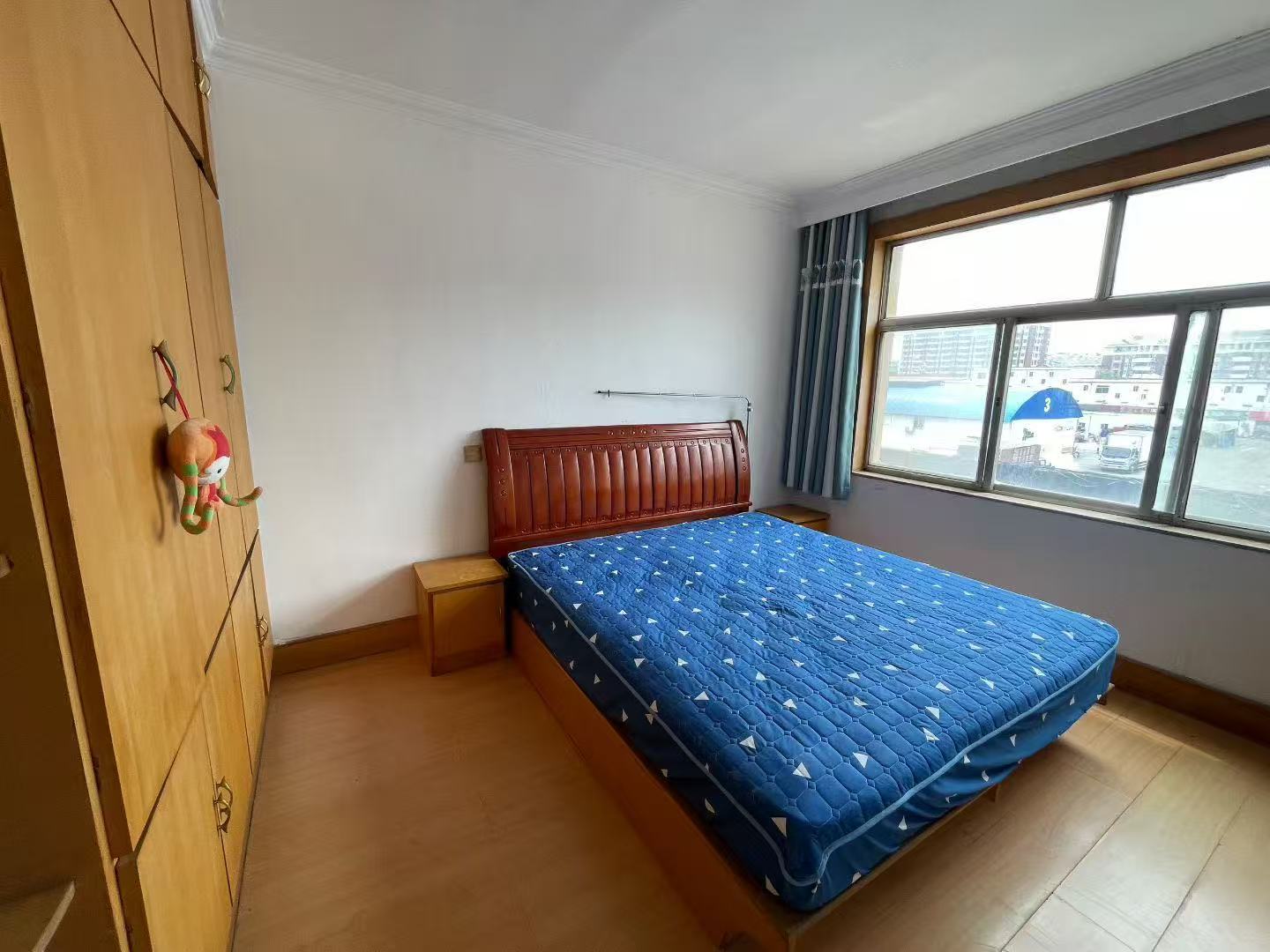 @700/月，兴隆街，3楼3室