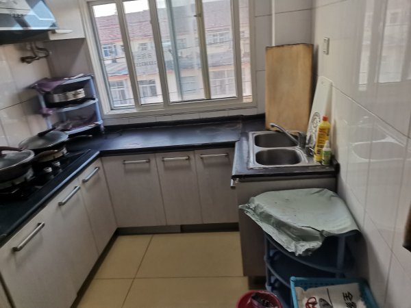 德贤街2号楼602室吉房出租