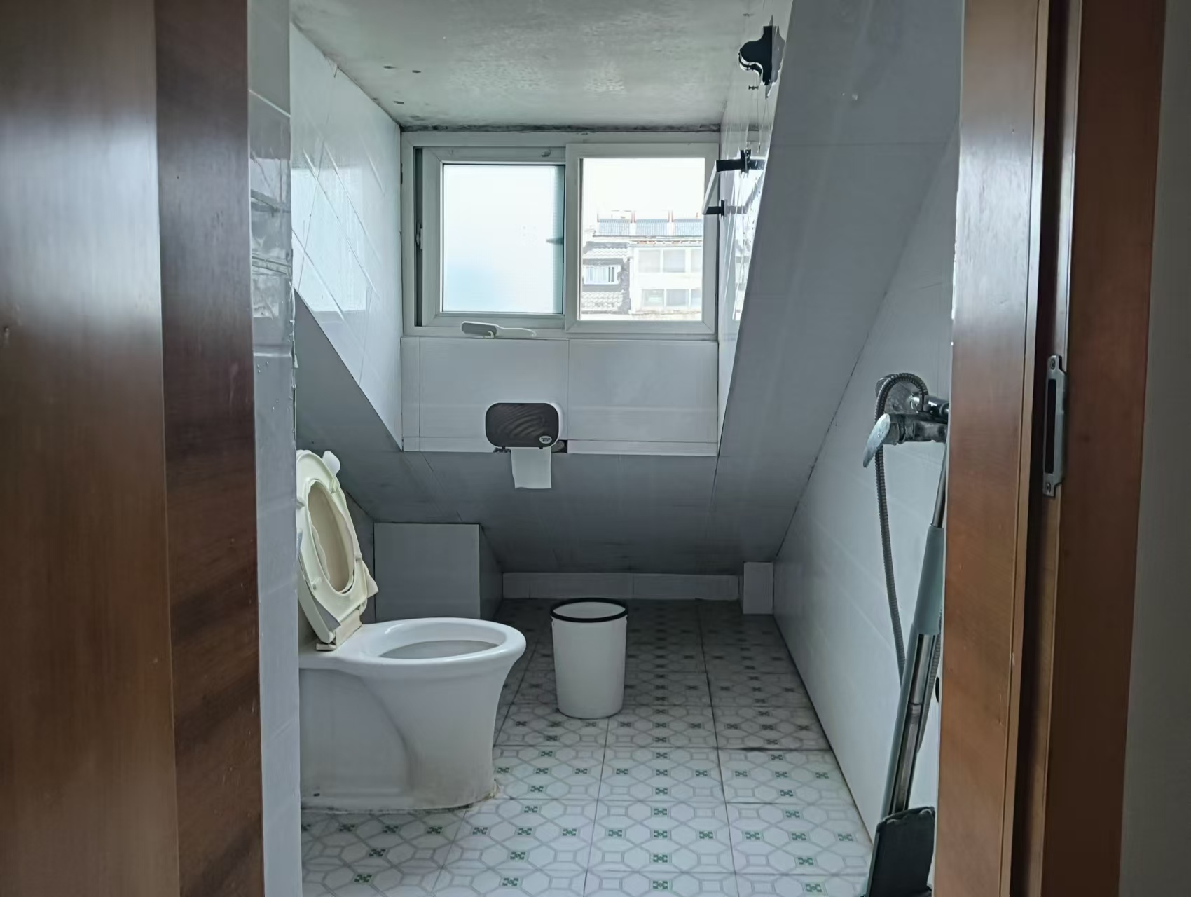 【出租】文峰花园阁楼，家具家电齐全，月租400