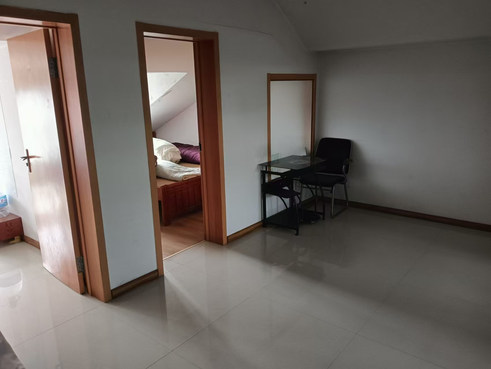 【出租】文峰花园阁楼，家具家电齐全，月租400