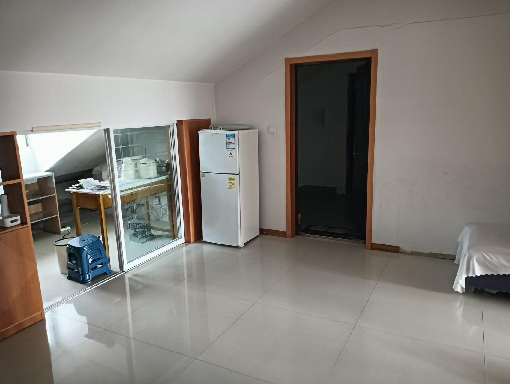 【出租】文峰花园阁楼，家具家电齐全，月租400