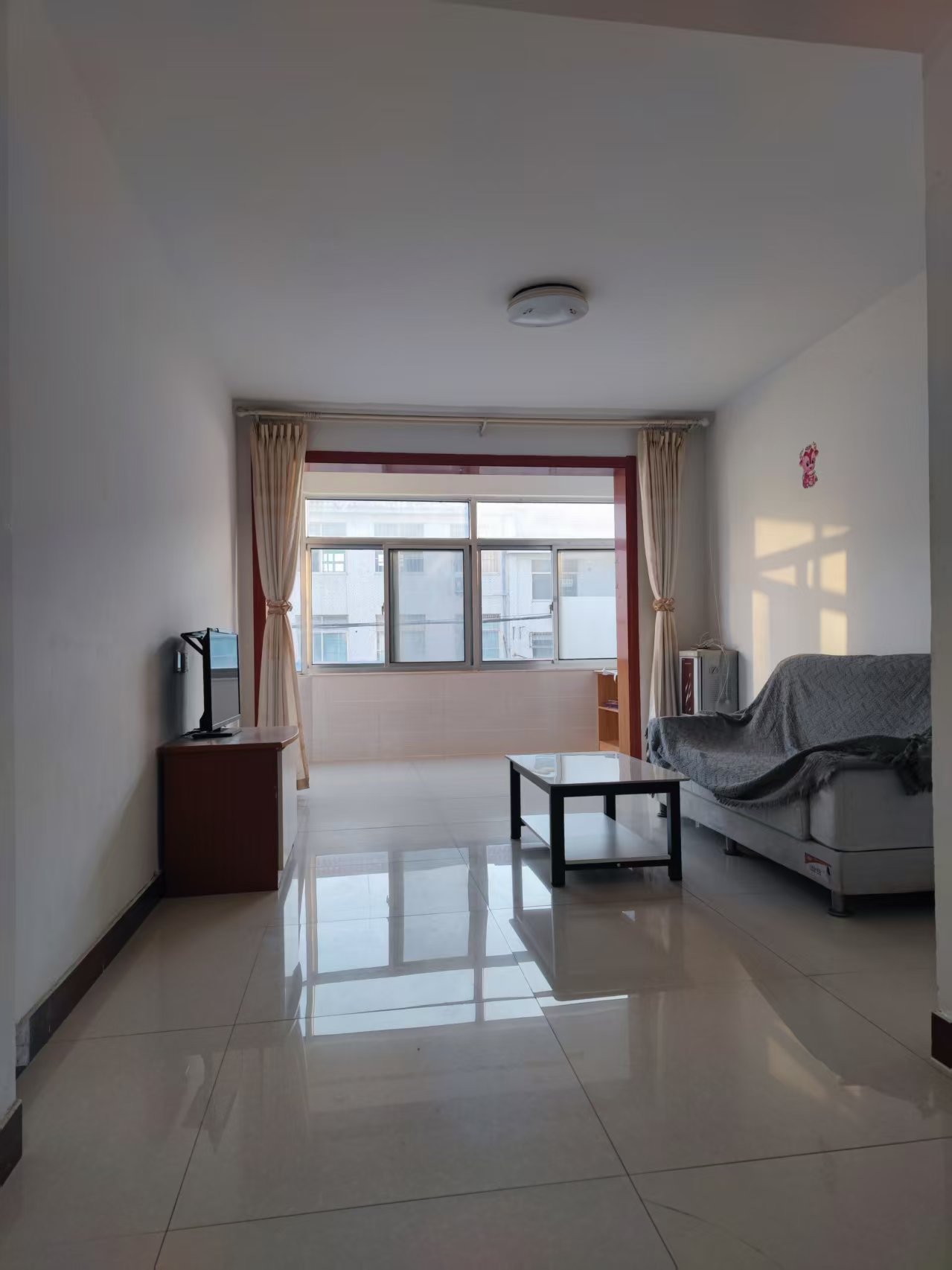 【出租】石马街一楼95平2室精装地暖月租/1000