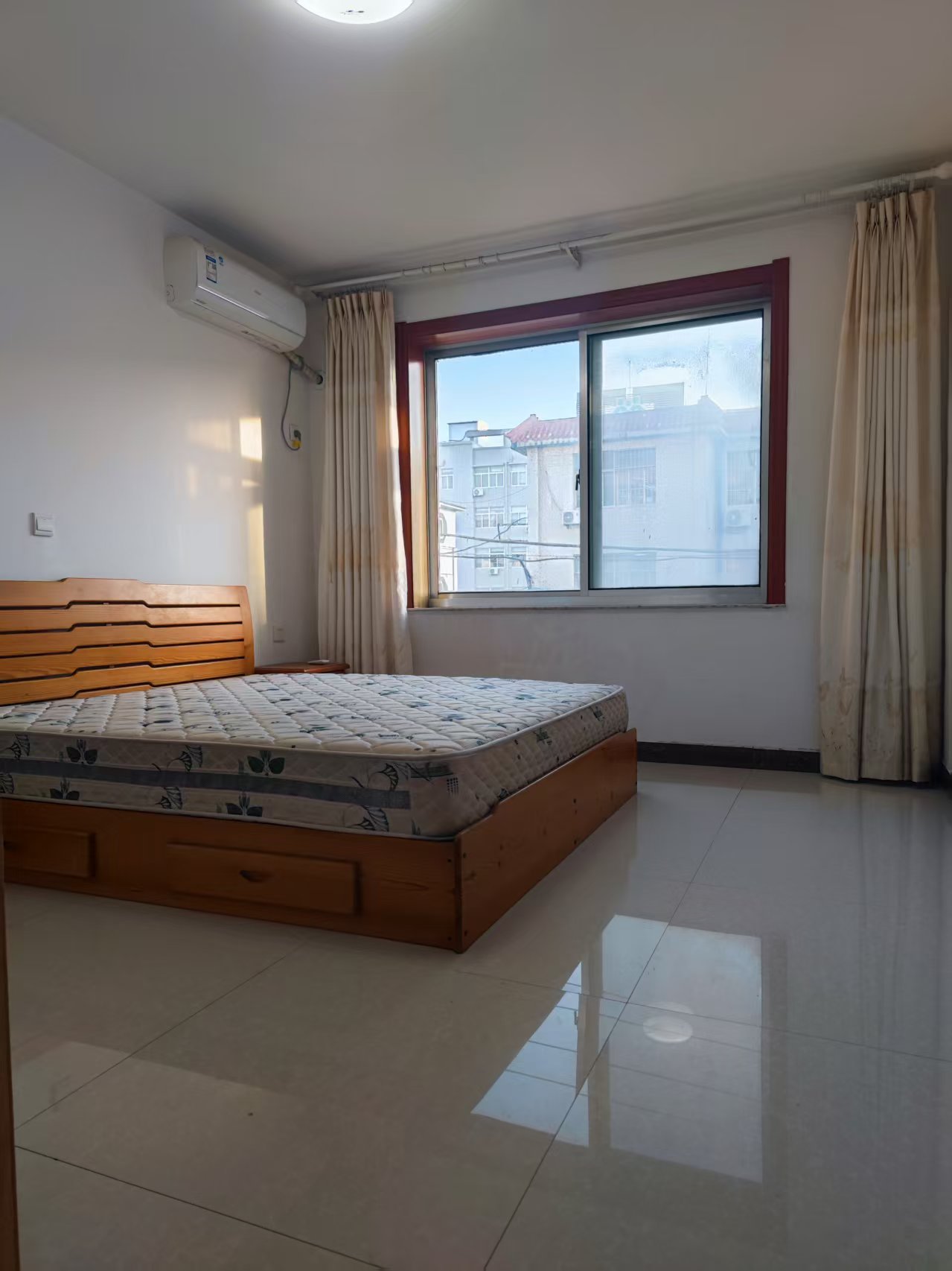 【出租】石马街一楼95平2室精装地暖月租/1000