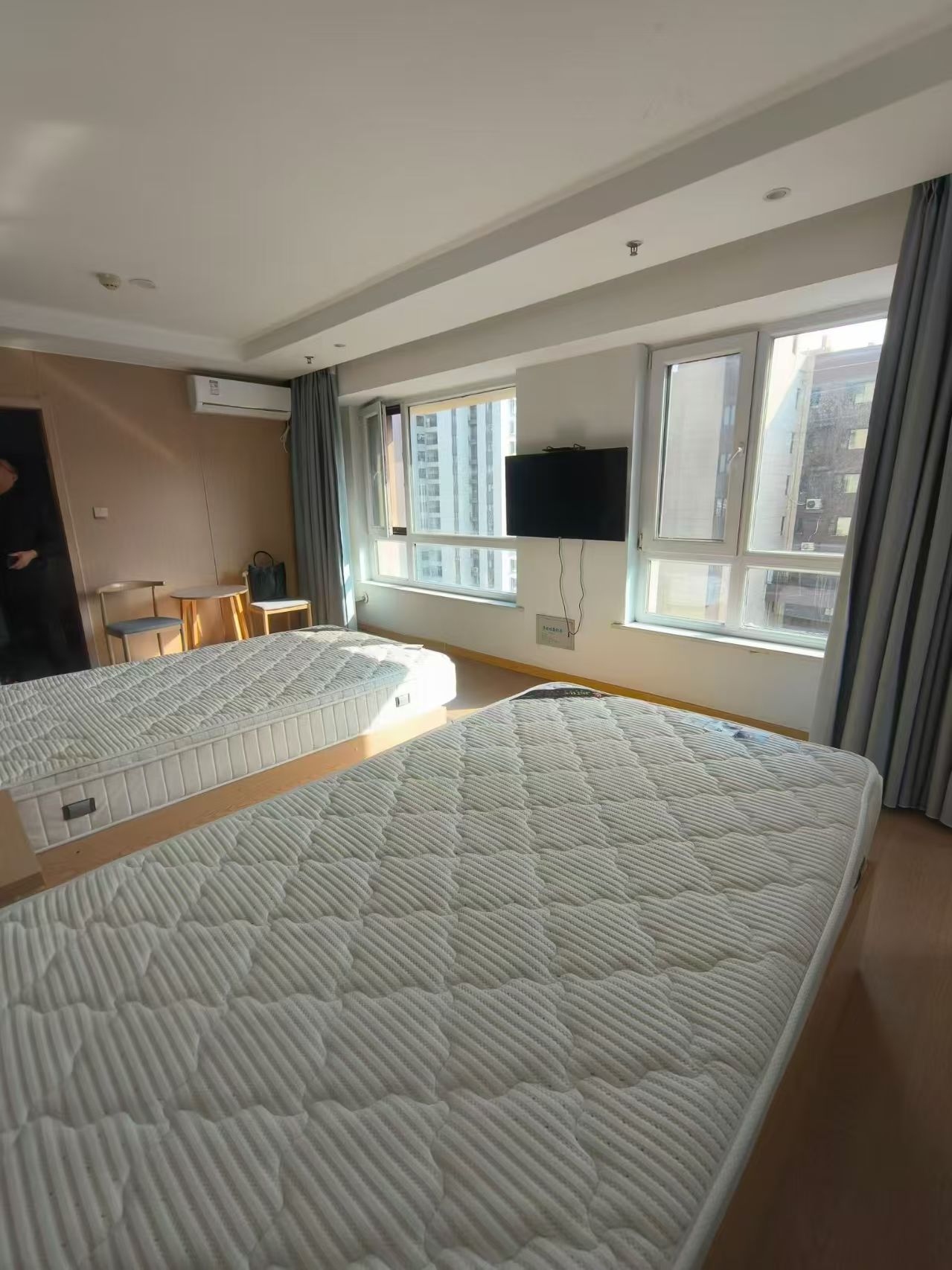 宝宇公馆电梯最好楼层75平两室精装月租1200元