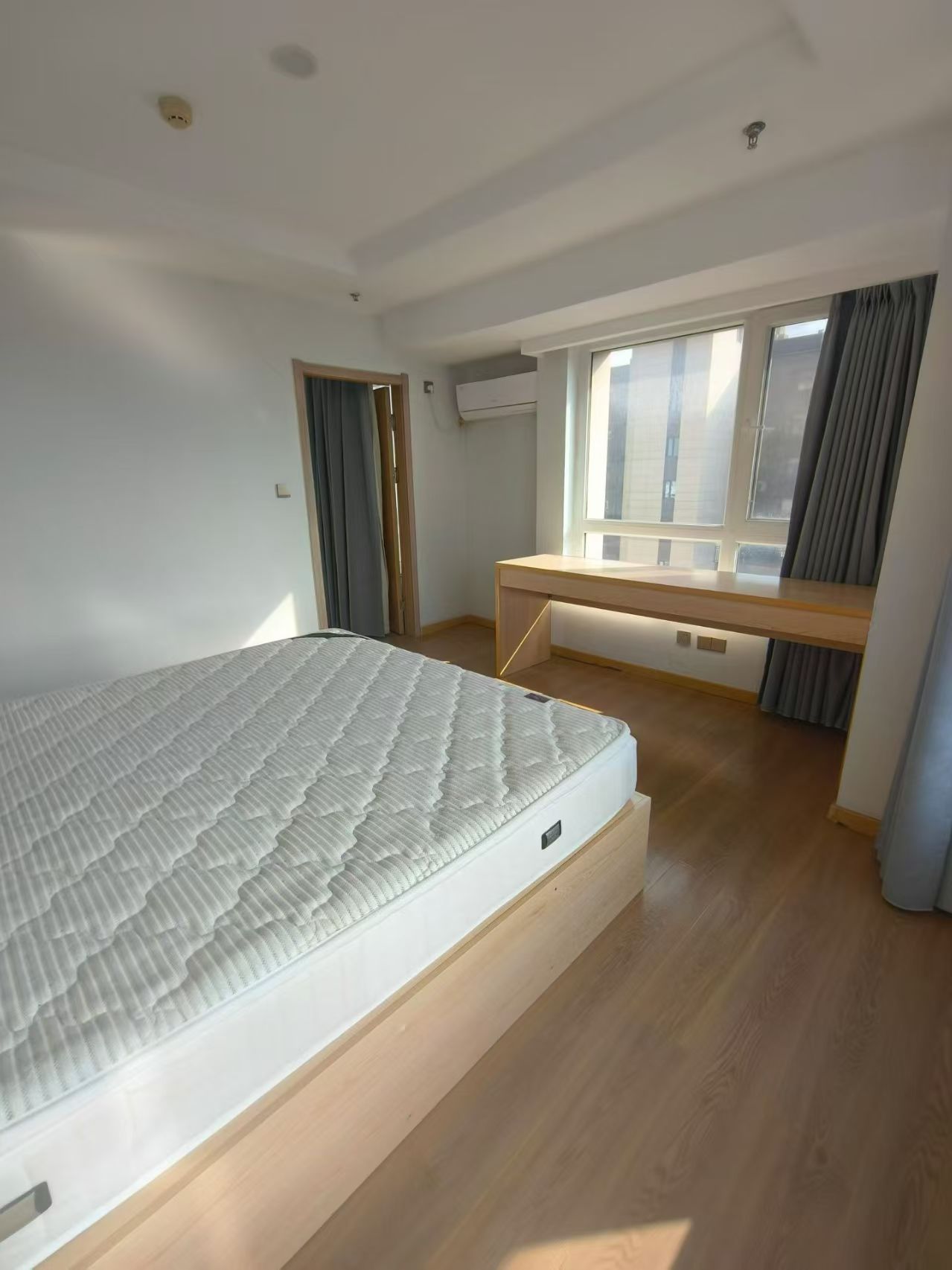 宝宇公馆电梯最好楼层75平两室精装月租1200元