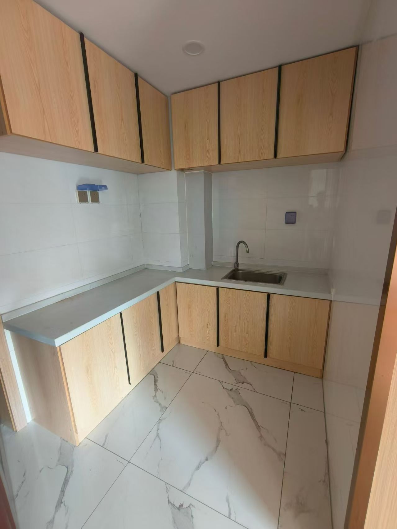 宝宇公馆电梯最好楼层75平两室精装月租1200元