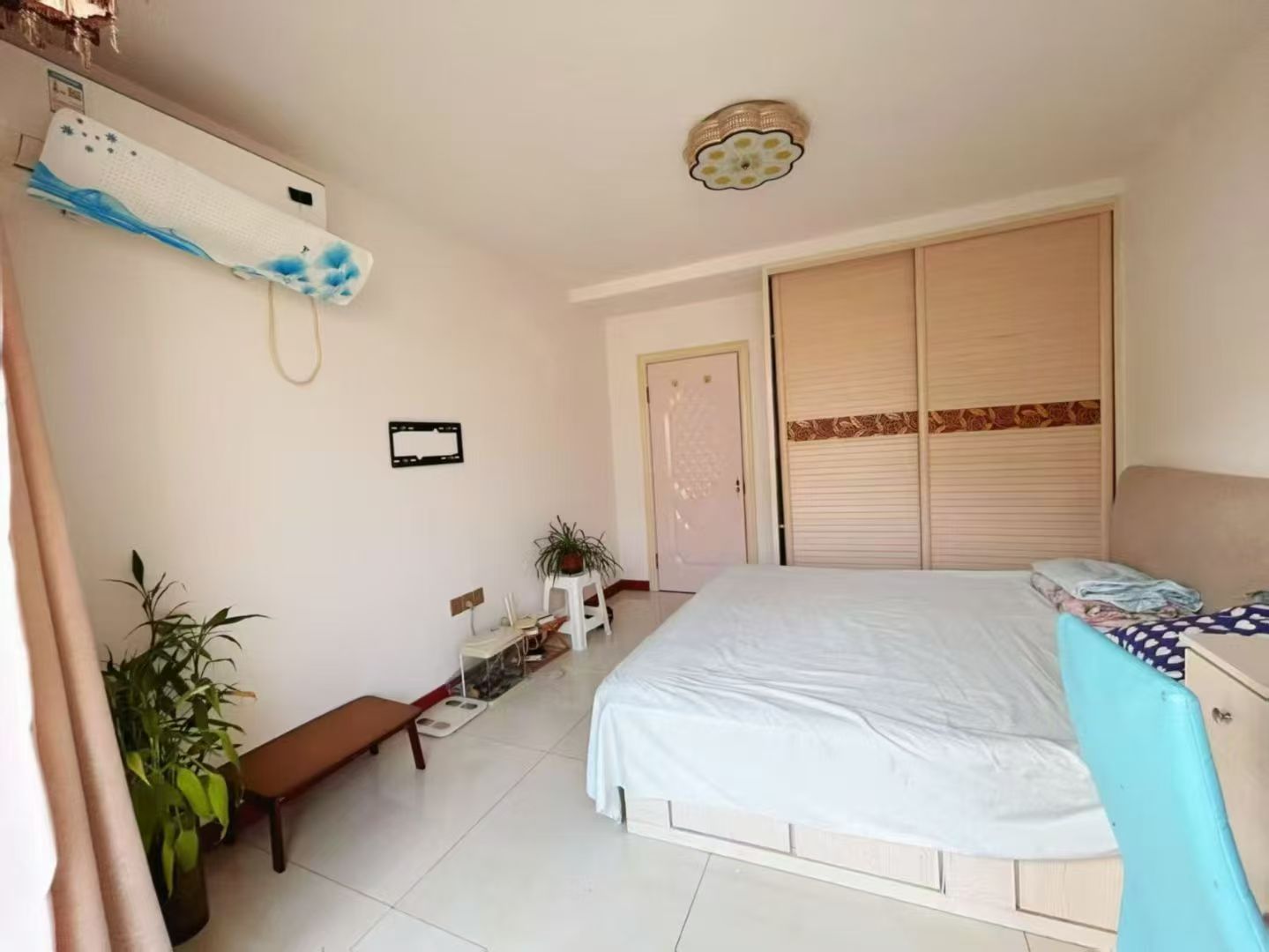 石山路多层住人二楼80平两室31.8万出租900/月