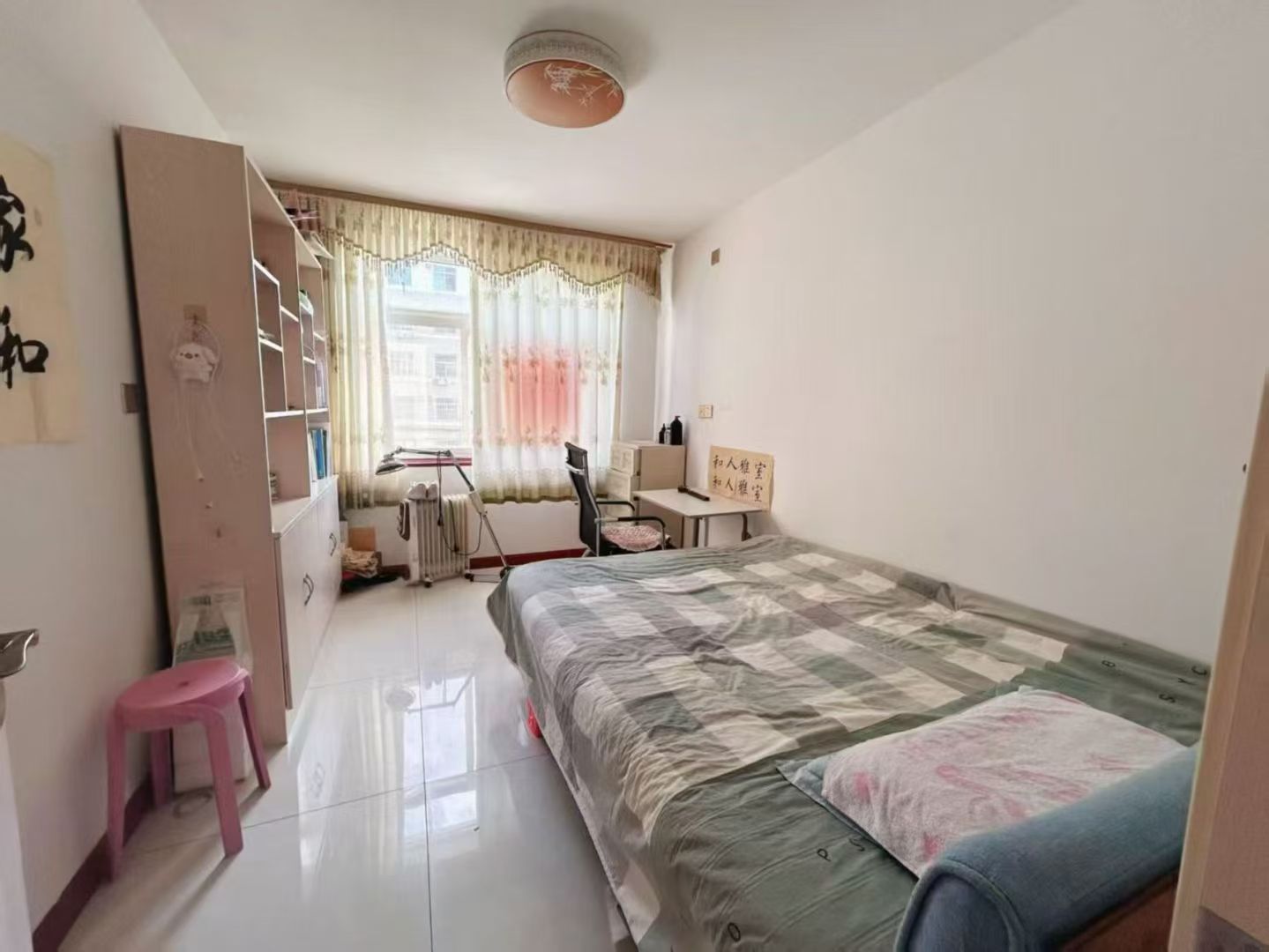 石山路多层住人二楼80平两室31.8万出租900/月