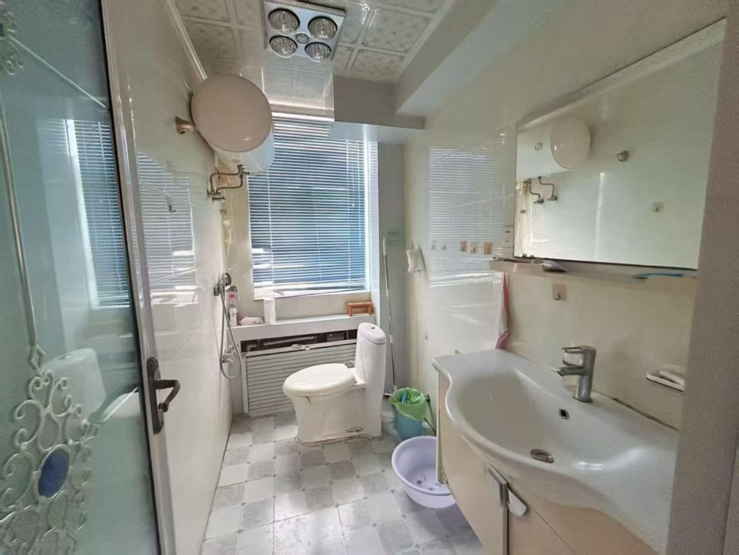 石山路多层住人二楼80平两室31.8万出租900/月